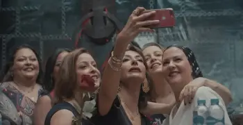 قصة فيلم دخل الربيع يضحك..  قصص نسائية عن قسوة الحياة