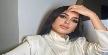 المهرة البحرينية ترقص ترحيبا بالسعوديين بعد فتح الطيران