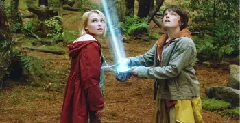 فيلم السهرة.. عوالم الأطفال السحرية في «Bridge to Terabithia» وجريمة غامض بـ«Fast & Furious»