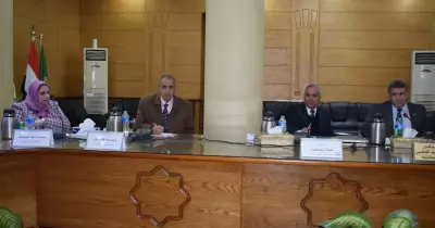 جامعة بنها تقيم معرض منتجات للمواطنين بأسعار التكلفة