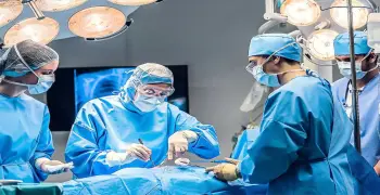 لاتهامه بتزوير مؤهله الدراسي.. القبض على جراح لانتحال صفة رئيس قسم جراحات القلب بكلية بالقاهرة