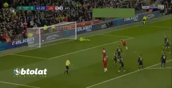 ليفربول وأرسنال.. الشوط الأول يشهد 5 أهداف بين الفريقين (فيديو)