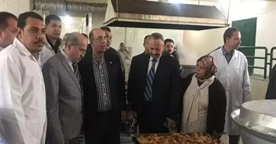 وقف توزيع الفول في المدن الجامعية بأسيوط بعد واقعة العثور على «عقرب»