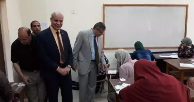 أول جولة لنائب رئيس جامعة بنها الجديد.. يتفقد امتحانات كلية الزراعة (صور)