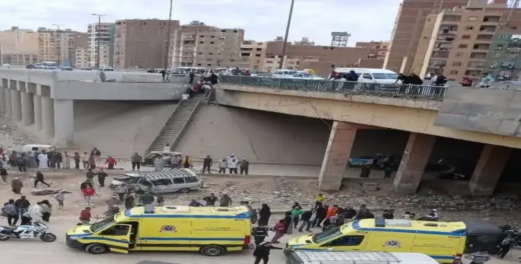  انقلاب ميكروباص من أعلى الدائري بمنطقة بشتيل.. أسماء الضحايا (صور) 