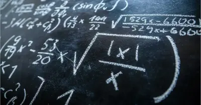 إجابات امتحان جبر وإحصاء الترم الأول للعام الدراسي 2025-2026 محافظة سوهاج