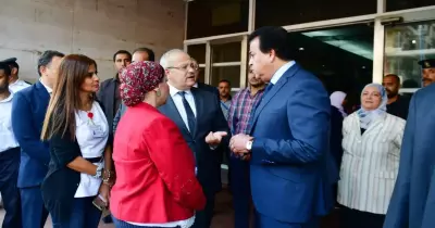 وزير التعليم العالي ورئيس جامعة القاهرة في زيارة لمستشفى أبوالريش (صور)
