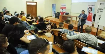 «متقربش ومتجربش».. حملة لمكافحة الإدمان بالجامعة البريطانية (صور)