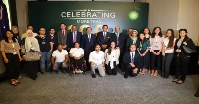 وزير التعليم العالي يشهد حفل تخرج الطلاب المصريين بجامعة كامبريدج