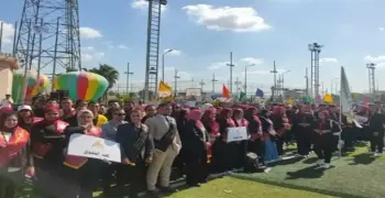 في أول يوم دراسة.. طابور المدرسة يطبق في جامعة بنها