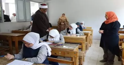 لتغيبهم عن مراقبة امتحانات الابتدائية الأزهرية.. إحالة 13 معلمًا بالغردقة للتحقيق