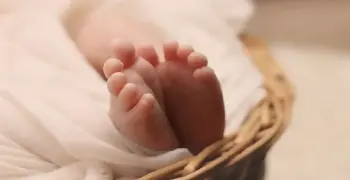عصا الحلاق تنهي حياة طفل أكتوبر داخل سلة القمامة