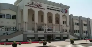 محاكمة سائق بالإمارات هدّد مواطنين بنشر فيديوهات وصور عارية لهم