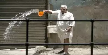 غرامة فورية لرش المياه في شوارع محافظة الجيزة
