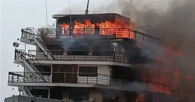 أثناء رسوها فى ورشة الصيانة.. حريق باخرة سياحية في أسوان