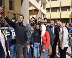 رئيس جامعة قناة السويس يعتمد نتيجة بكالوريوس التجارة ويهنئ الناجحين
