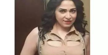 عبير بيبرس..ذبحت زوجها برقبة زجاجة والتقطت مع جثته سيلفي مخرجة لسانها