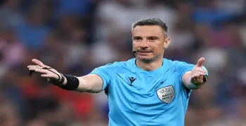 حكم نهائي بطولة كأس العالم 2026 يودع كرة القدم ويعلن اعتزاله