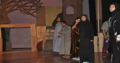 طلاب آداب المنيا يناقشون ظاهرة «الثأر» في عرضهم المسرحي «الواغش»