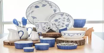 على قد الإيد.. أسعار الصيني والزجاج في «حمام التلات»