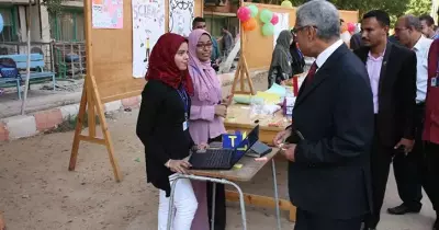تحية العلم وتفقد الكليات وتعليمات مشددة.. كيف بدأت الدراسة في جامعة جنوب الوادي؟