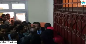 طلاب مدينة جامعة أسوان يتظاهرون بسبب رفع المصروفات (صور)