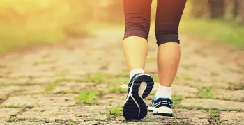 فوائد المشي كتير.. هيخليك شباب ومش هتعجز بسرعة