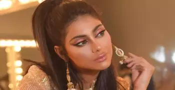 صور خطوبة شذى سبت.. الفنانة البحرينية التي ظهرت بالزي التراثي والحناء
