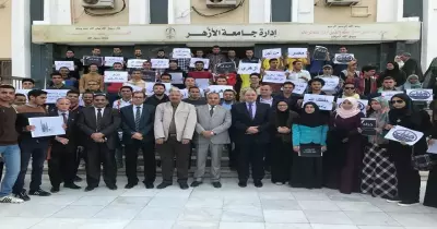 رئيس جامعة الأزهر يقف دقيقة حداد على ضحايا حادث «مسجد الروضة»