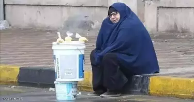شقة ومعاش.. سيدة المطر تجني تعاطف مواقع التواصل