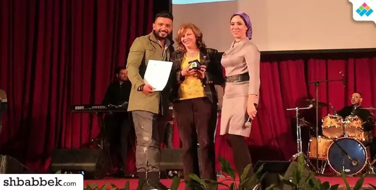  بأغاني «يونس وبحبك يا صاحبي».. محمد حسن يشعل حفل بجامعة القاهرة (صور) 