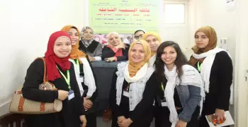 بنات عين شمس تنظم قافلة شاملة لحي حدائق القبة (صور)