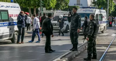 مقتل 2 من الشرطة في تفجير انتحاري قرب سفارة فرنسا بتونس