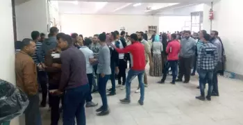 طلاب حقوق الزقازيق يشتكون سوء نتيجتهم.. والعميد: ده اللى عندي