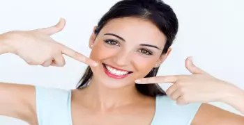 تعرف على فوائد الابتسامة (فيديو)