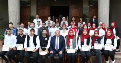 تكريم الطلاب المشاركين في زيارة السيسي لمحافظة بني سويف