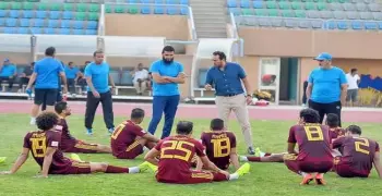 دوري الدرجة الثانية.. لاعب يبتلع لسانه بعد طرد الحكم لطبيب الفريق