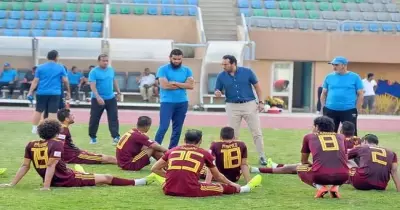 دوري الدرجة الثانية.. لاعب يبتلع لسانه بعد طرد الحكم لطبيب الفريق