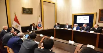 وزير الصحة يبحث إدخال الروبوتات الجراحية والذكاء الاصطناعي في جراحات العظام