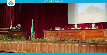 صور| زاهي حواس يكشف «أسرار الفراعنة» في جامعة القاهرة