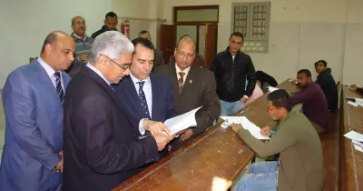 رئيس جامعة جنوب الوادي يتفقد امتحانات الترم الأول في 3 كليات