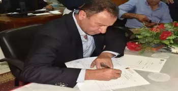 بالصور.. «الخطيب» يتقدم بأوراق ترشحه على مقعد رئاسة الأهلي