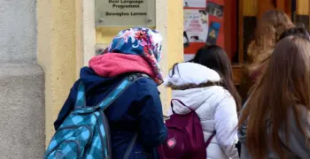 النمسا تحظر ارتداء الحجاب في المدارس للفتيات رسميا.. عقوبات صارمة