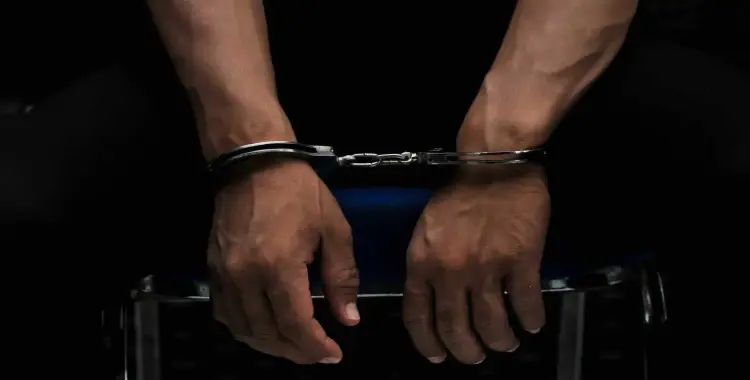  القبض على رئيس حي شرق الإسكندرية بعد ساعات من توليه المنصب.. عليه حكم بالسجن 