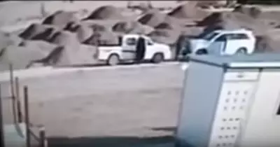 لحظة اغتيال مسؤول عراقي سابق أمام نجله (فيديو)