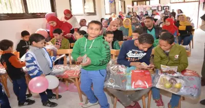 هدايا وشهادات تقدير من جامعة أسيوط للأطفال الأيتام (صور)