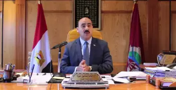 إعلامي يهاجم رئيس جامعة الفيوم: «بياخد بدلات 45 ألف في الشهر»