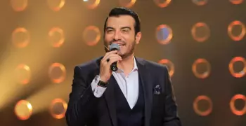 إيهاب توفيق يكشف سبب تأخره عن مواعيد الرحلات الجوية (فيديو)