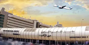 مطار القاهرة يحتفل مع الركاب المسافرين بذكرى 23 يوليو (صور)