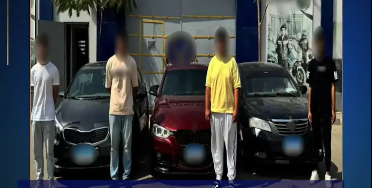  الشرطة تلقي القبض على ملاحقي سيارة الفتيات على طريق الواحات 